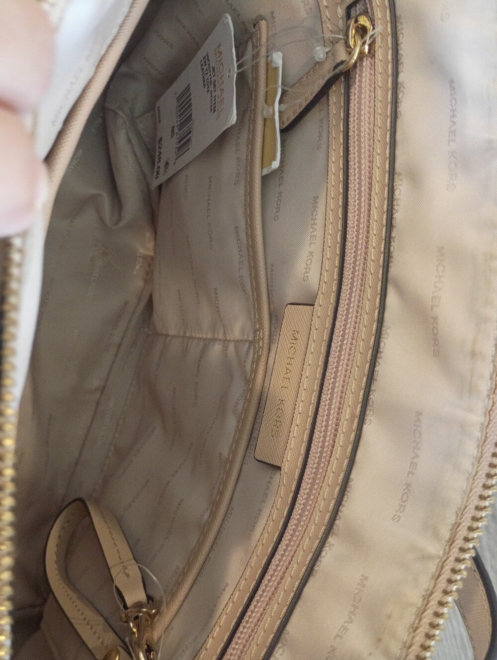 Michael Kors Beige Saffiano Leather Tote with Gold Logo charm. READ NOTE BELOW - Picture 9 of 10